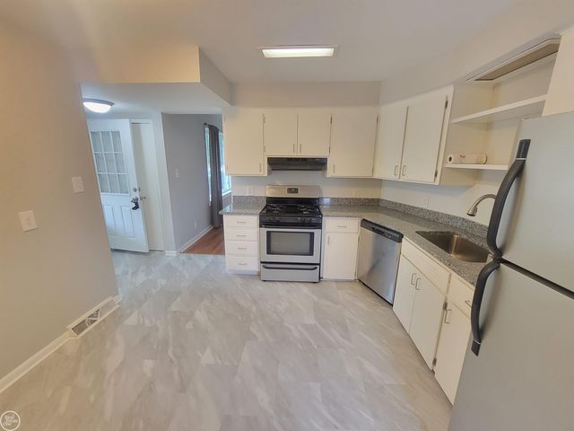 12531 Common Road, Warren, MI 48093