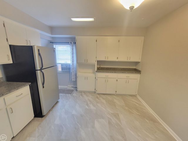 12531 Common Road, Warren, MI 48093