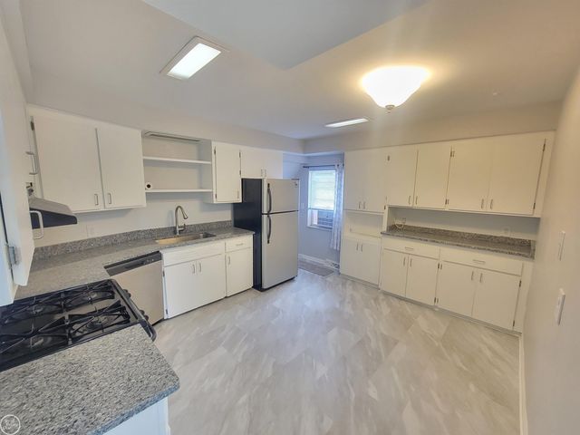 12531 Common Road, Warren, MI 48093