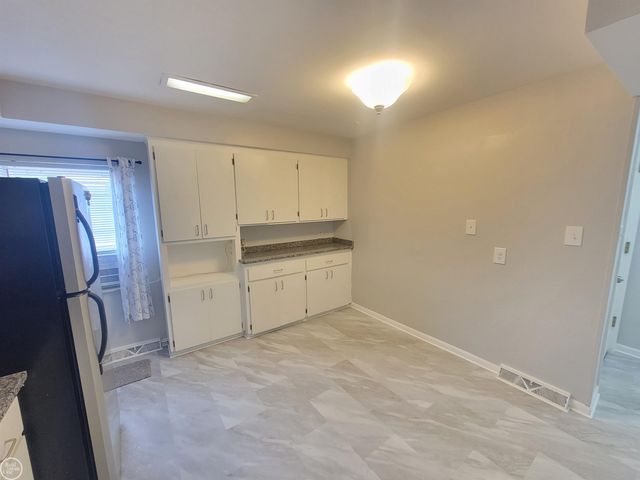 12531 Common Road, Warren, MI 48093