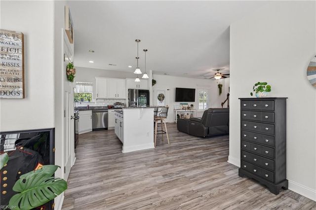120 Rosedale DR, Moyock, NC 27958