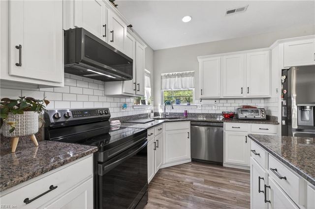 120 Rosedale DR, Moyock, NC 27958