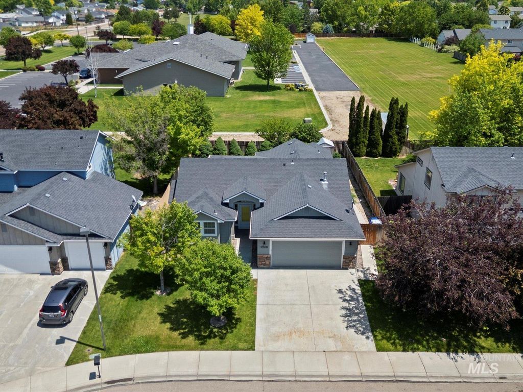 1526 S. Glasgow Ave, Nampa, ID 83686