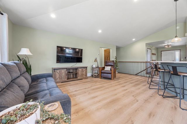 974 50th Avenue W, West Fargo, ND 58078