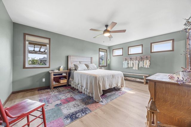 974 50th Avenue W, West Fargo, ND 58078