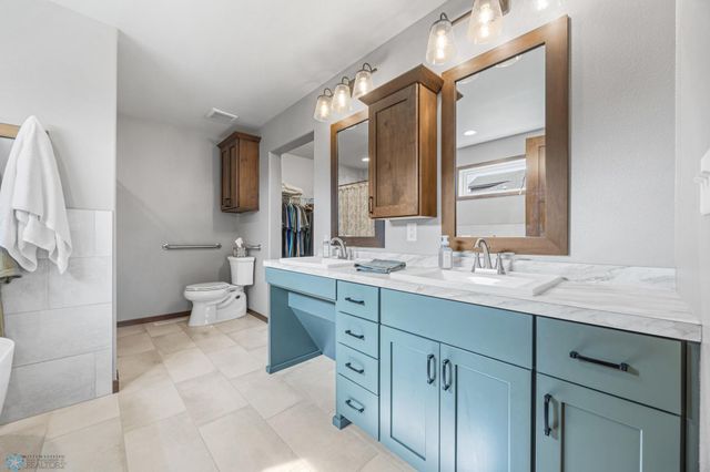 974 50th Avenue W, West Fargo, ND 58078