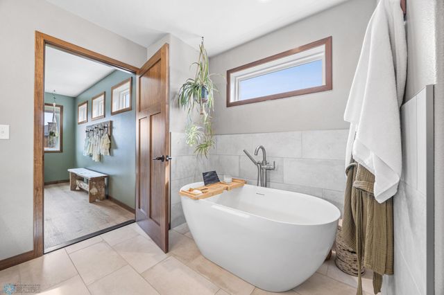 974 50th Avenue W, West Fargo, ND 58078