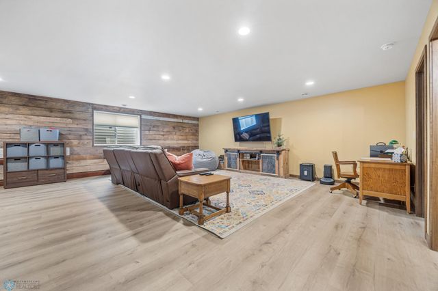 974 50th Avenue W, West Fargo, ND 58078