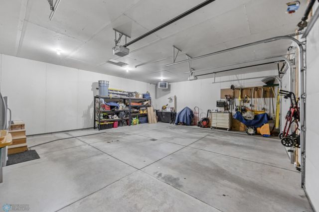 974 50th Avenue W, West Fargo, ND 58078