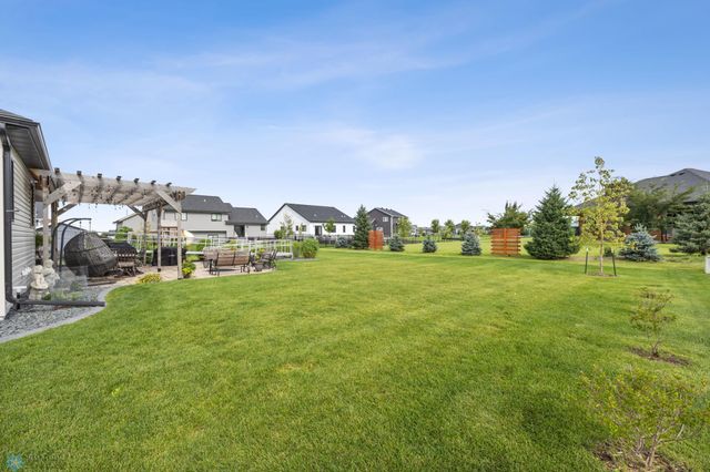 974 50th Avenue W, West Fargo, ND 58078