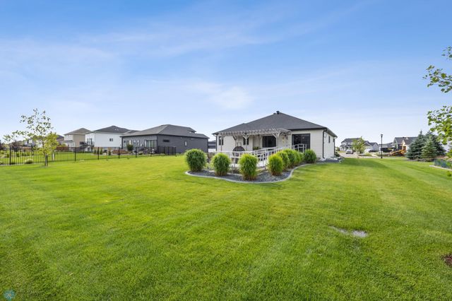 974 50th Avenue W, West Fargo, ND 58078