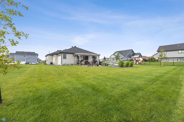 974 50th Avenue W, West Fargo, ND 58078