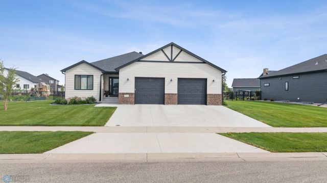974 50th Avenue W, West Fargo, ND 58078