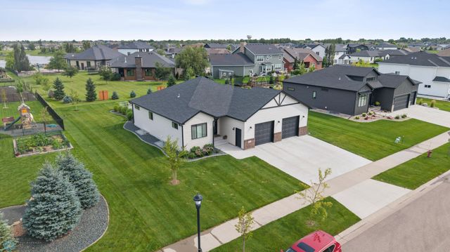 974 50th Avenue W, West Fargo, ND 58078