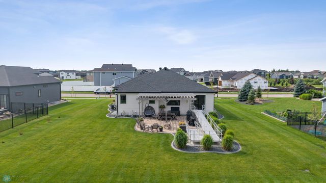 974 50th Avenue W, West Fargo, ND 58078