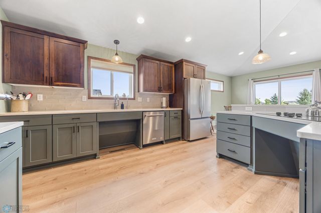 974 50th Avenue W, West Fargo, ND 58078