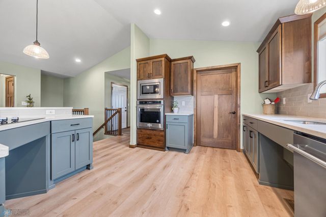 974 50th Avenue W, West Fargo, ND 58078