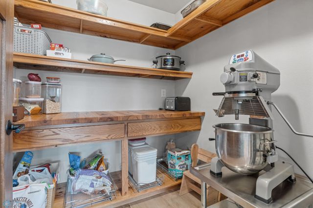 974 50th Avenue W, West Fargo, ND 58078