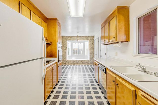 945 San Ramon Court, Mountain View, CA 94043