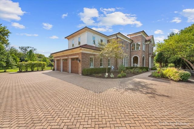 27 W Onwentsia Road, Lake Forest, IL 60045