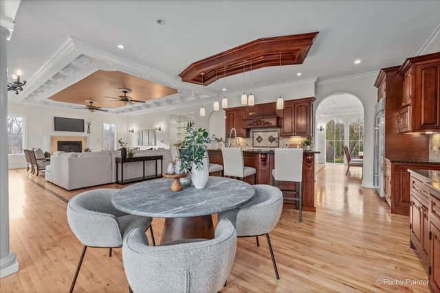 27 W Onwentsia Road, Lake Forest, IL 60045