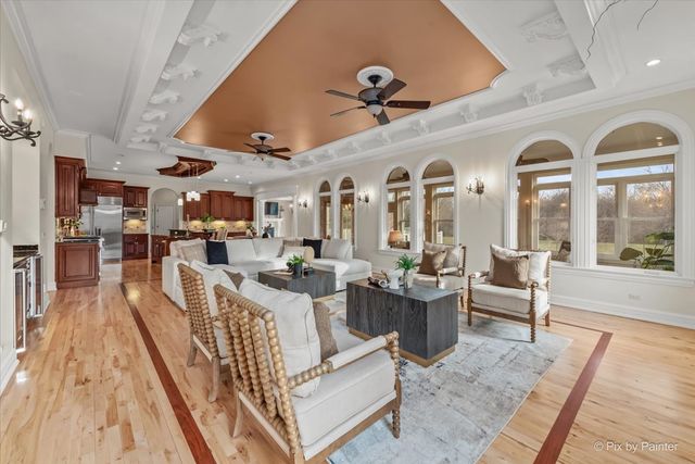 27 W Onwentsia Road, Lake Forest, IL 60045