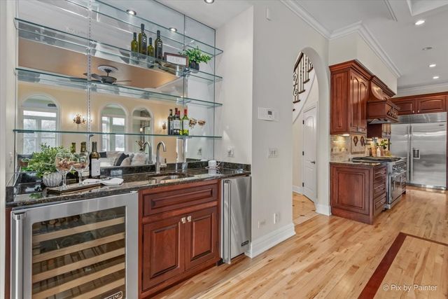 27 W Onwentsia Road, Lake Forest, IL 60045