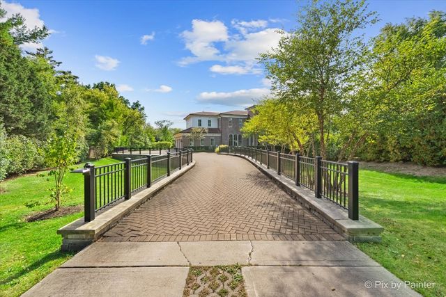 27 W Onwentsia Road, Lake Forest, IL 60045