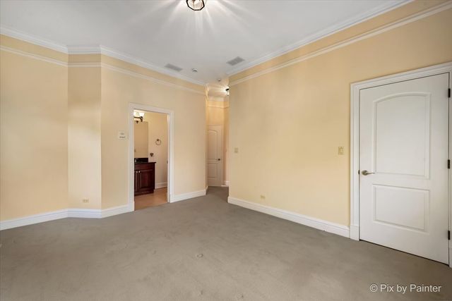 27 W Onwentsia Road, Lake Forest, IL 60045