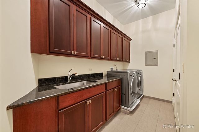 27 W Onwentsia Road, Lake Forest, IL 60045