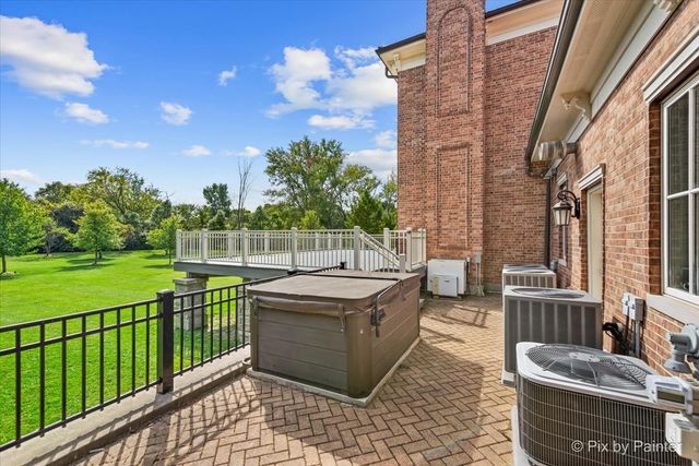 27 W Onwentsia Road, Lake Forest, IL 60045