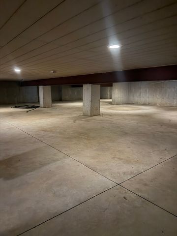 27 W Onwentsia Road, Lake Forest, IL 60045