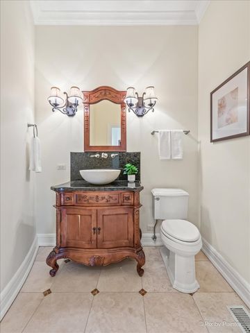 27 W Onwentsia Road, Lake Forest, IL 60045