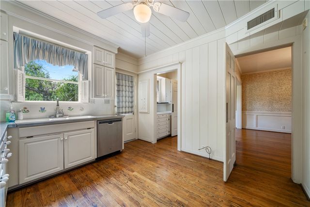 722 W Lee Ave, Kingsville, TX 78363