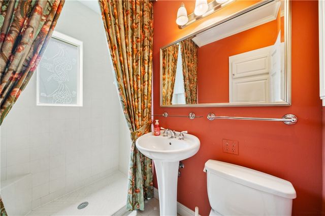 722 W Lee Ave, Kingsville, TX 78363