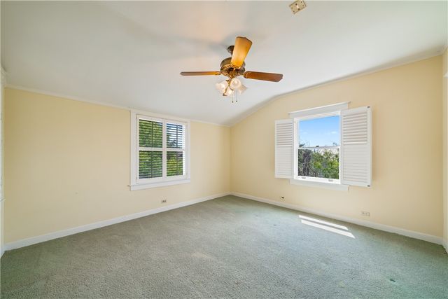 722 W Lee Ave, Kingsville, TX 78363