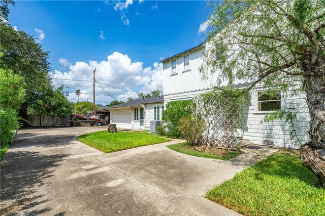 722 W Lee Ave, Kingsville, TX 78363