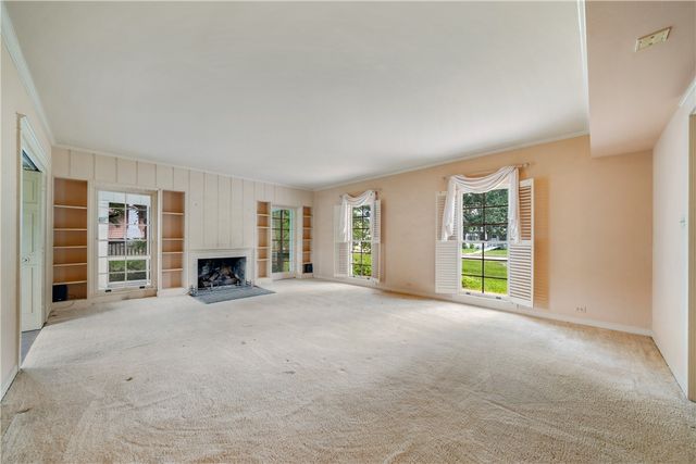 722 W Lee Ave, Kingsville, TX 78363