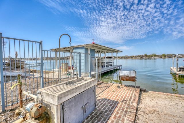 322 Granite Shoals LN, Sunrise Beach, TX 78643