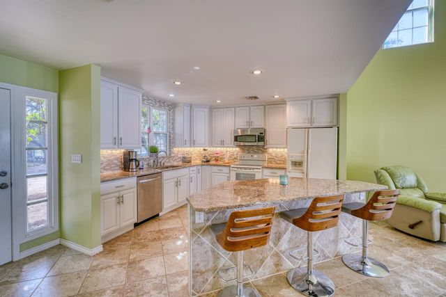 322 Granite Shoals LN, Sunrise Beach, TX 78643