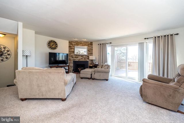 400 CALVERTON CT, Harleysville, PA 19438