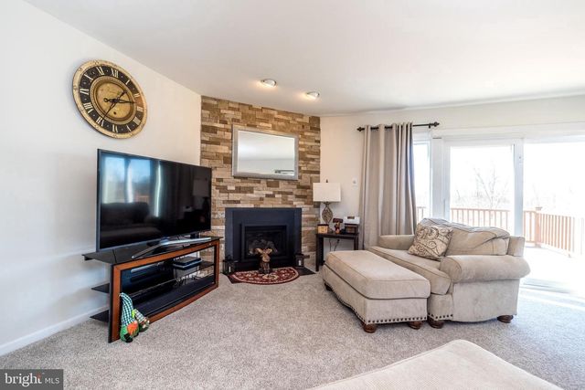 400 CALVERTON CT, Harleysville, PA 19438