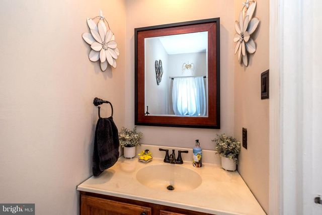 400 CALVERTON CT, Harleysville, PA 19438