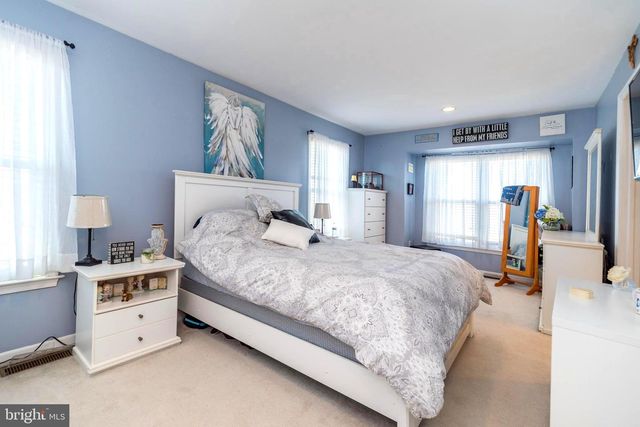 400 CALVERTON CT, Harleysville, PA 19438