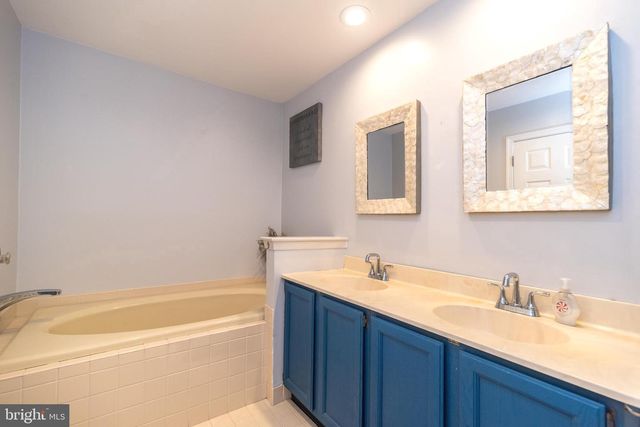 400 CALVERTON CT, Harleysville, PA 19438