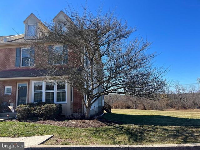 400 CALVERTON CT, Harleysville, PA 19438