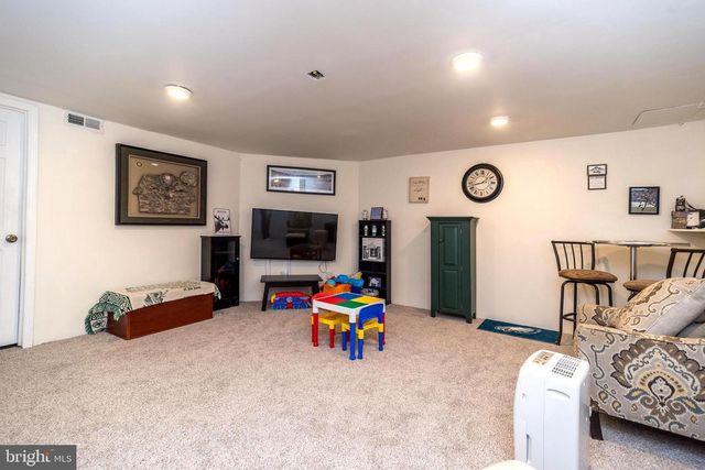 400 CALVERTON CT, Harleysville, PA 19438