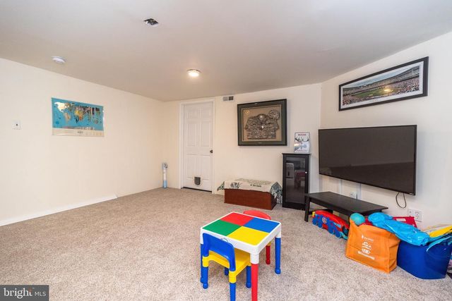 400 CALVERTON CT, Harleysville, PA 19438