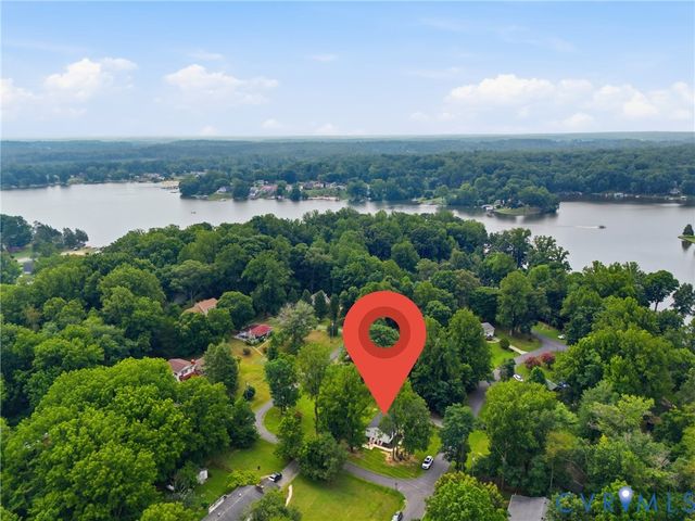 64 Pine Rd, Louisa, VA 23093