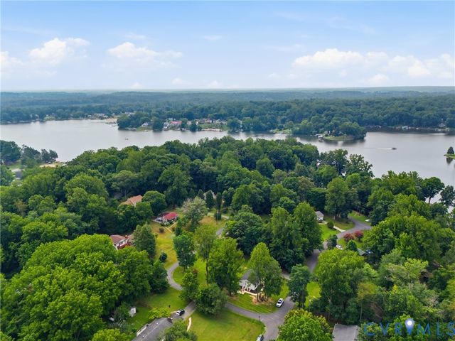 64 Pine Rd, Louisa, VA 23093